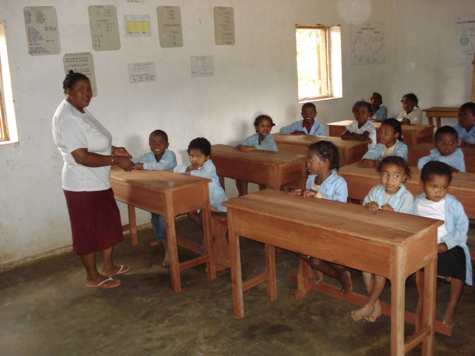 Foto bambini a scuola a Ambohipasika